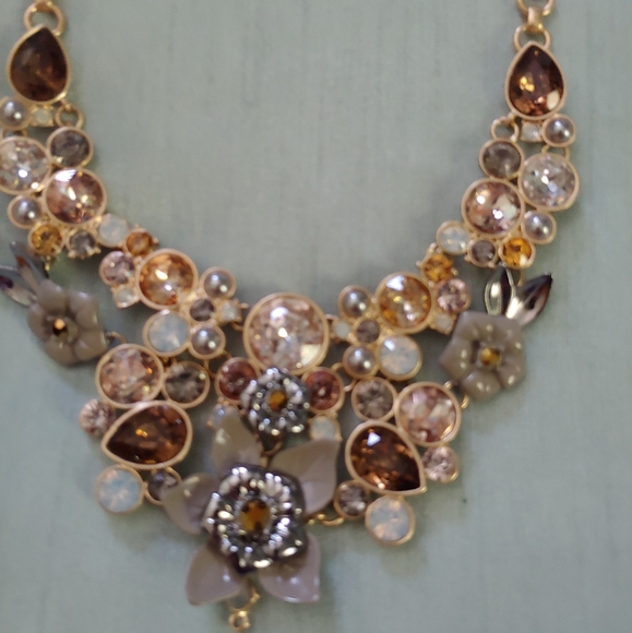 NWT Vera Wang Multi rhinestone necklace - Picture 2 of 6